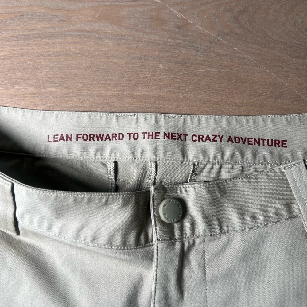 Rhone Men’s 9" Commuter® Shorts Size 34 Tan Khaki Performance Golf Shorts - Picture 8 of 13